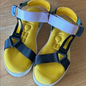 Oncept Women’s sandals size 6.5
